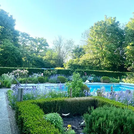 Marie Campagne Bed & Breakfast *